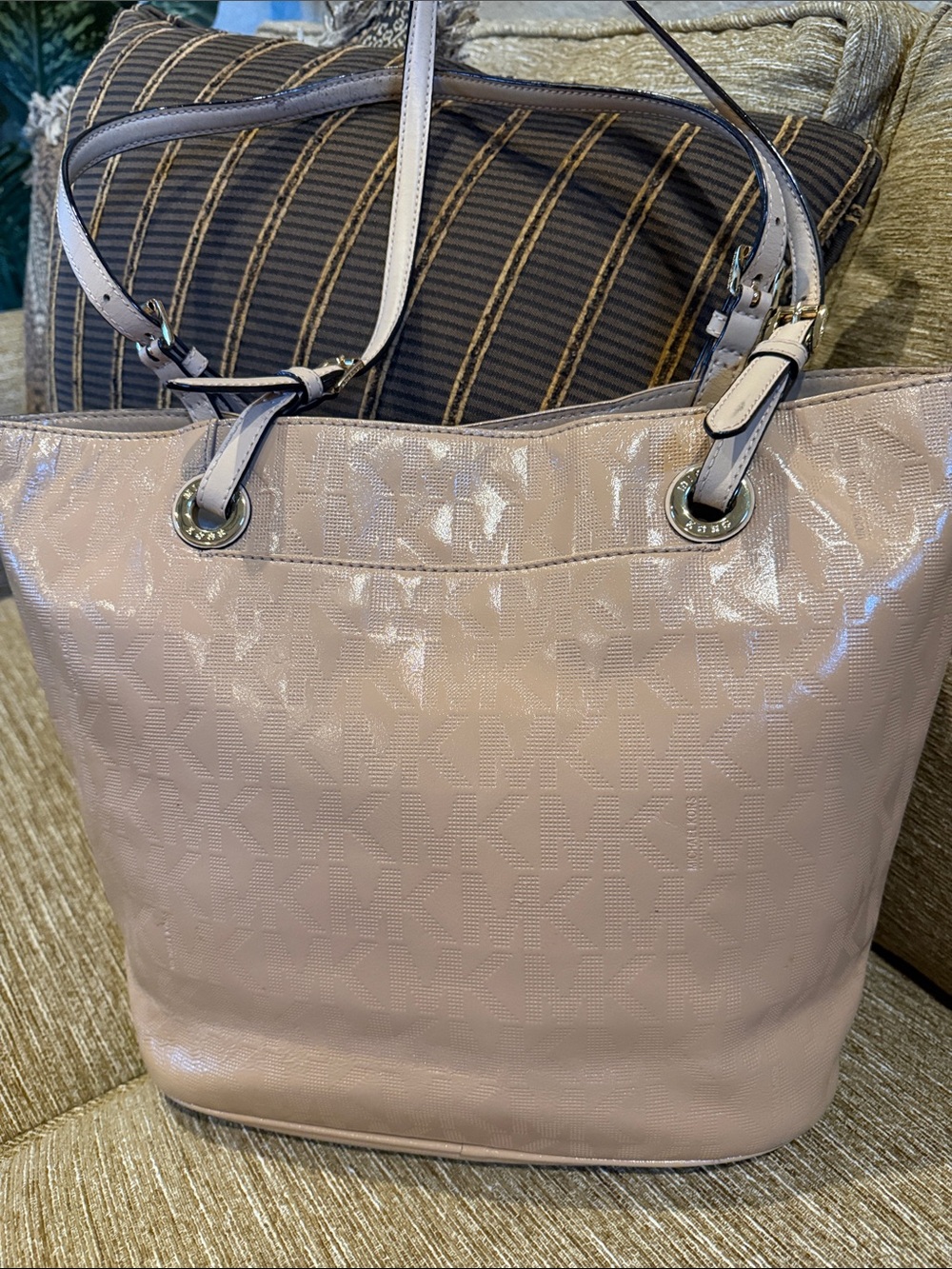 Michael Kors Blush Logo-Print Patent Leather 👜 EXCELLENT CONDITION!!! Stunning!